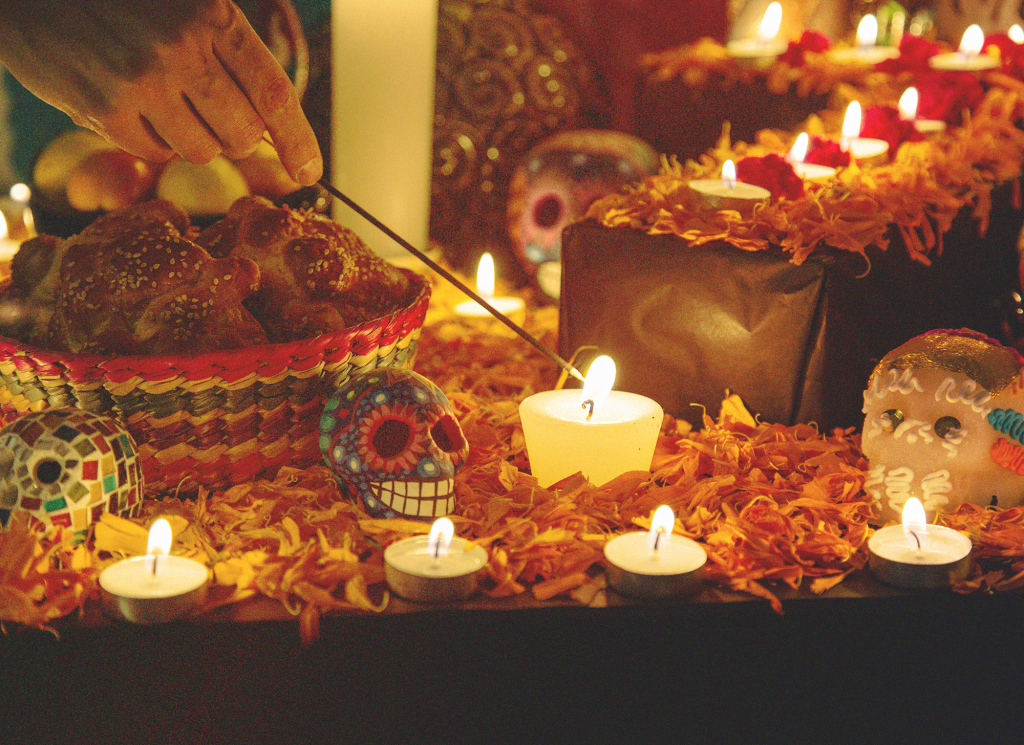 Día de los Muertos offrenda